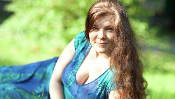 المدونة الاوكرانية انهار كوتشنيفا استطاعت الفرار من خاطفيها الذين كانوا يحتجزونها منذ عدة أشهر 