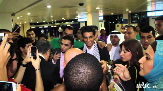 محمد عساف عند وصوله لمطار دبي