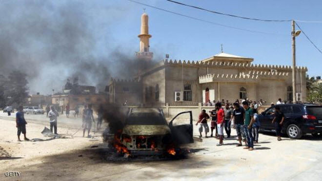 حرق سيارتين تابعتين لدوريات اللجنة الأمنية العليا في طرابلس