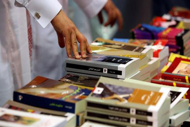 مصادرة أكثر من عشرة آلاف نسخة من 420 كتابًا مخالفًا