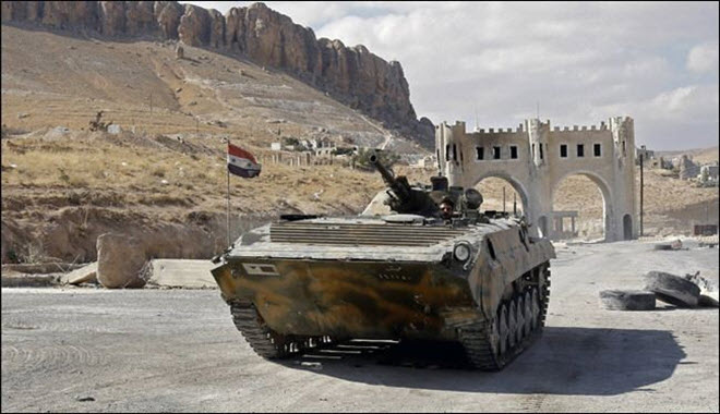 دبابات الجيش السوري لتأمين حماية المدينة من المتسللين