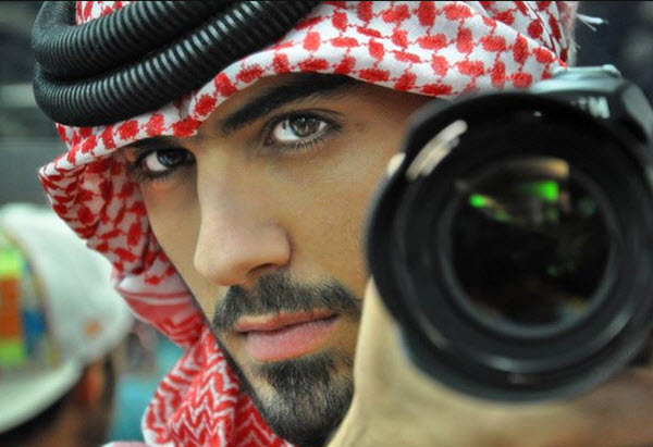 صحف عالمية نشرت صور الشاب الاماراتي