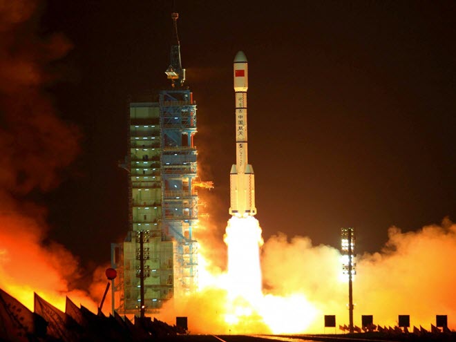 صاروخ من نوع 2ف يحمل القمر الصناعي تيانجونج1 (القصر الفردوسي) وذلك أثناء إنطلاقه في 29 من سبتمبر/أيلول 2011