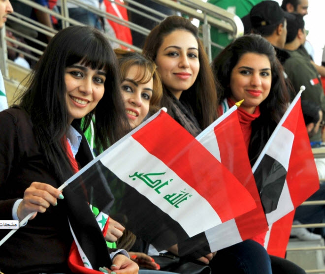 مشجعات المنتخب العراقي في دورة كاس الخليج 21 في البحرين