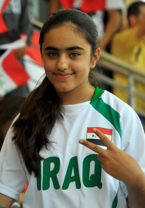 مشجعات المنتخب العراقي في دورة كاس الخليج 21 في البحرين