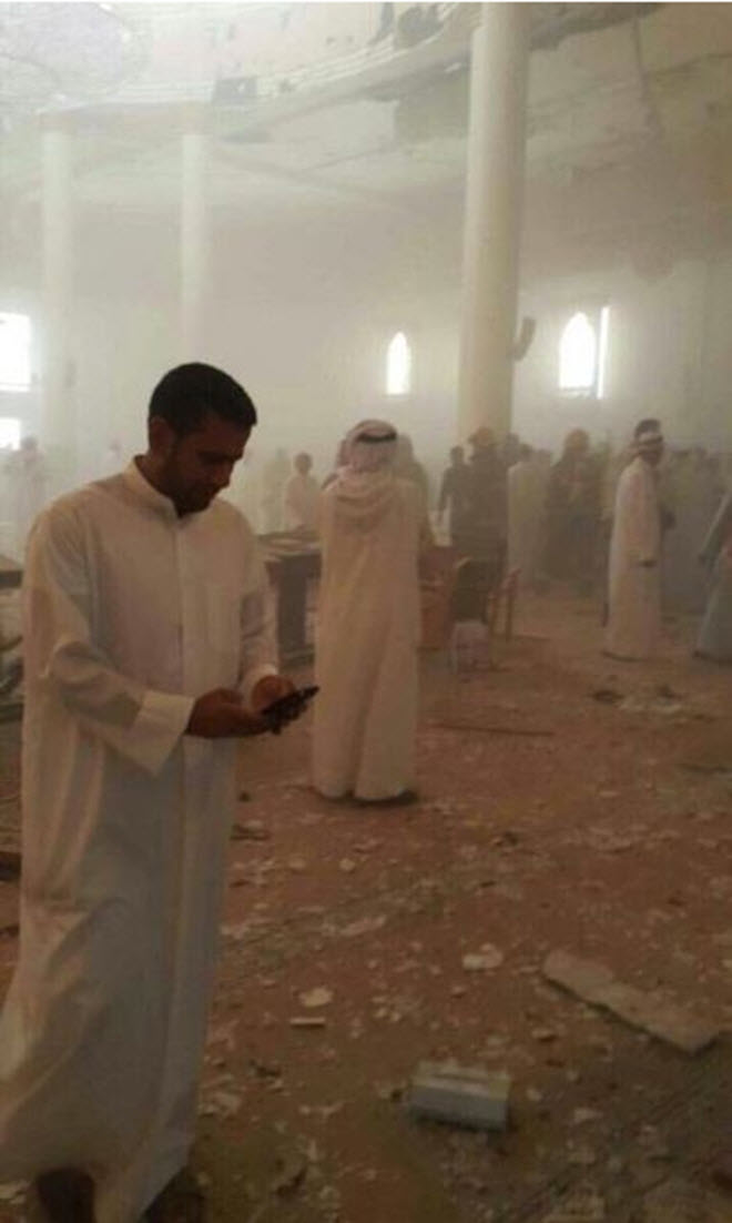 بالصور تفجير انتحاري إرهابي في مسجد الامام الصادق بالكويت